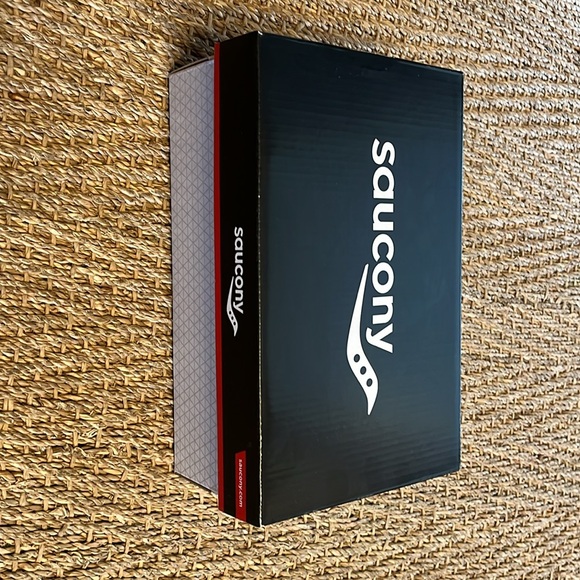 NEW Boys Saucony Kinvara Sneakers - Picture 6 of 7